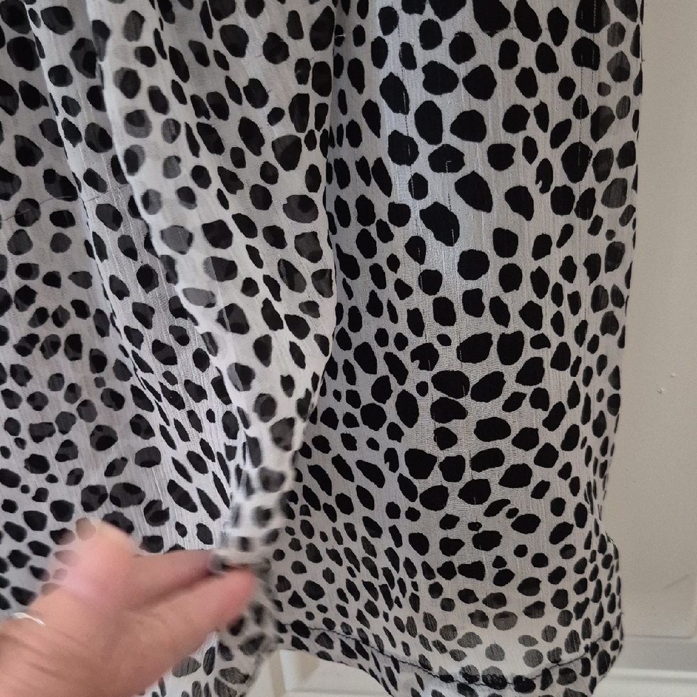 Elegant Black and White Women's Mini Skirt. - Picture 3 of 5